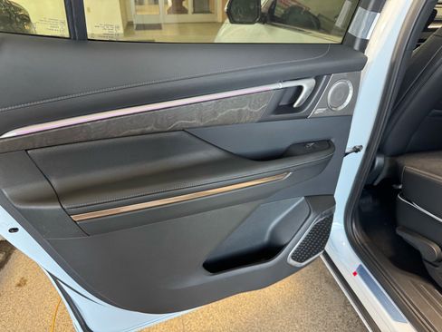 New 2026 Buick Enclave Avenir w/ Super Cruise Package image 12