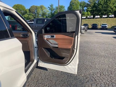Certified 2024 Ford Explorer King Ranch w/ Technology Package AWD/4WD image 16