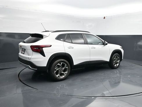 Used 2025 Chevrolet Trax LT image 9