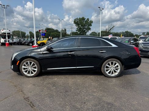 Used 2013 Cadillac XTS Luxury FWD image 2