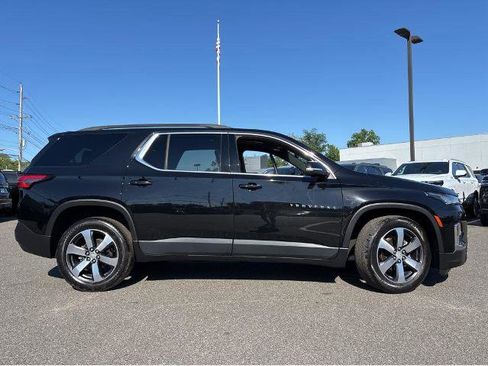 Used 2023 Chevrolet Traverse LT w/ LT Premium Package AWD/4WD image 5