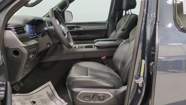 Used 2025 Jeep Wagoneer 4WD w/ Premium Group I image 23