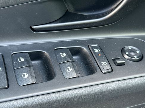 New 2025 Hyundai Elantra Sport image 12