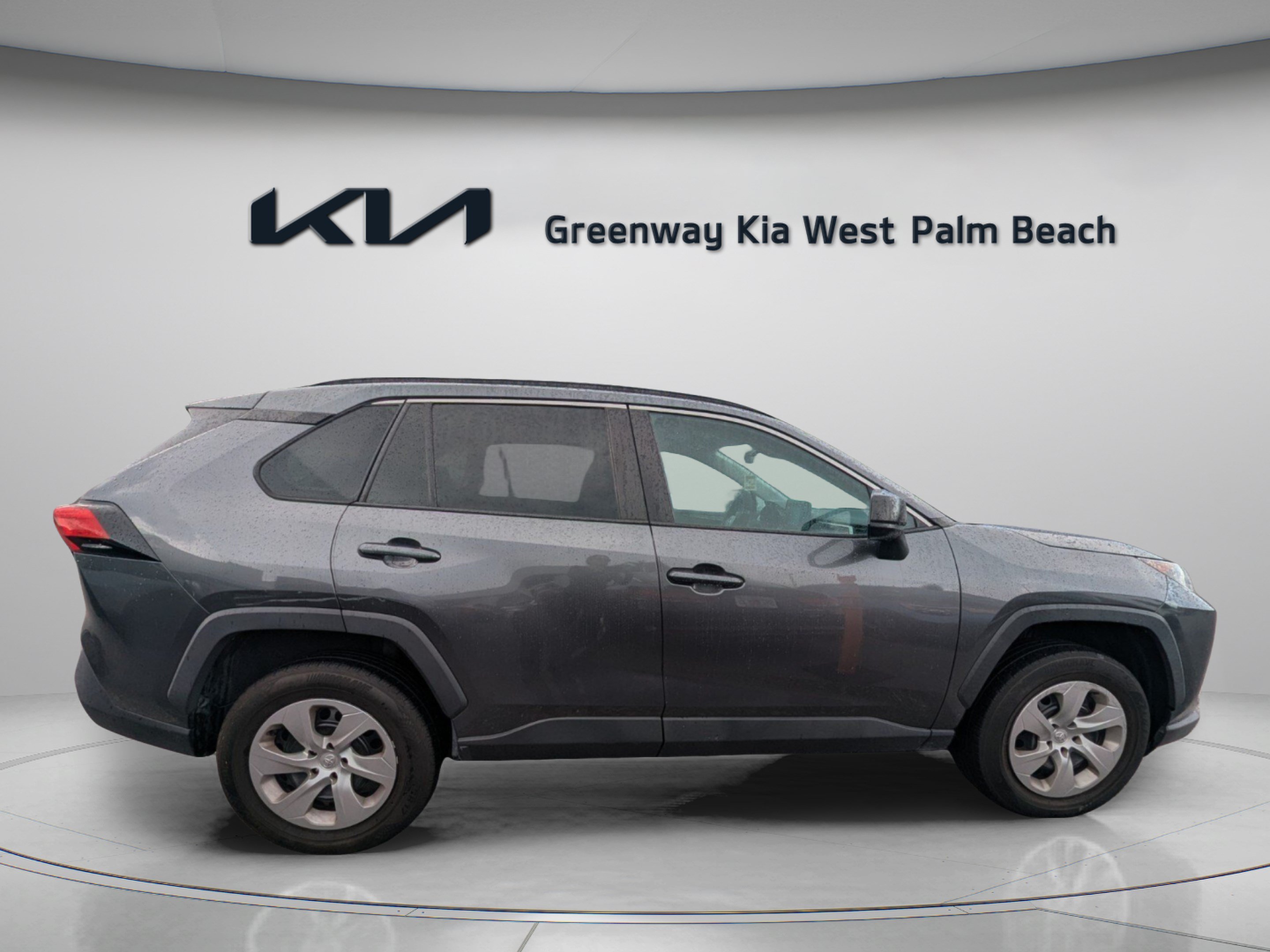 Used 2021 Toyota RAV4 LE FWD image 10