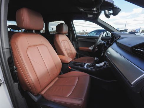 Used 2025 Audi Q3 2.0T Premium image 37