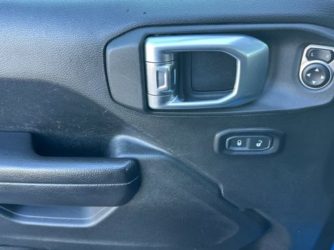 Certified 2023 Jeep Gladiator Sport image 11