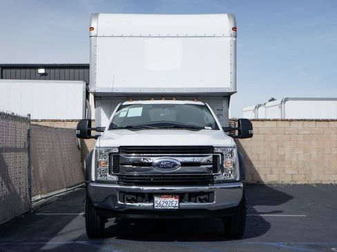 Used 2017 Ford F550 2WD Regular Cab Super Duty image 3