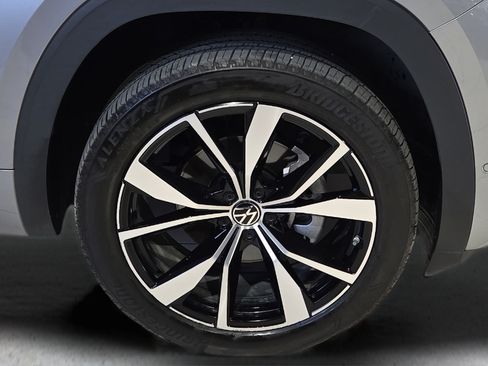Used 2024 Volkswagen Atlas SEL Premium R-Line AWD/4WD image 9