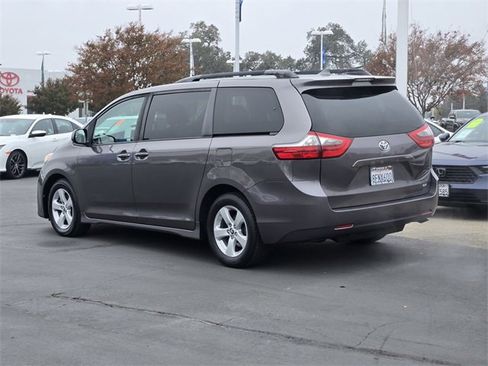Used 2020 Toyota Sienna LE image 6