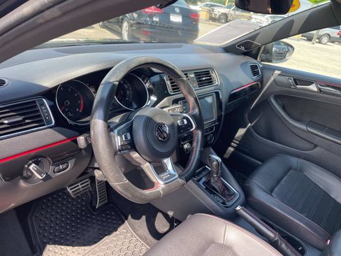 Used 2017 Volkswagen Jetta GLI FWD image 19