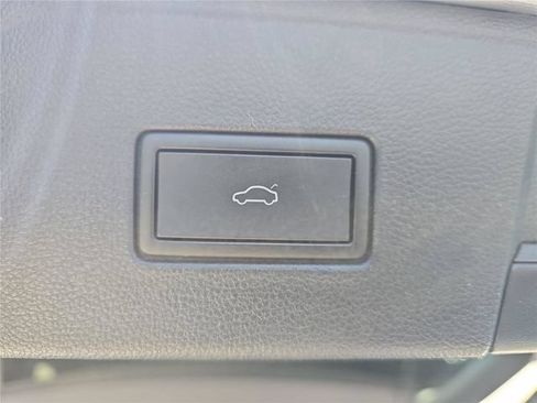 Used 2024 Volkswagen Atlas SE FWD image 10
