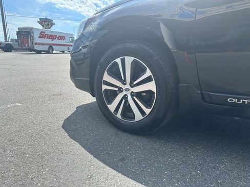 Used 2018 Subaru Outback 3.6R Limited AWD/4WD image 30