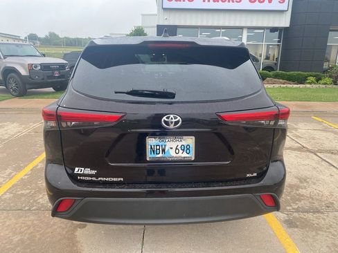 Used 2022 Toyota Highlander XLE FWD image 8