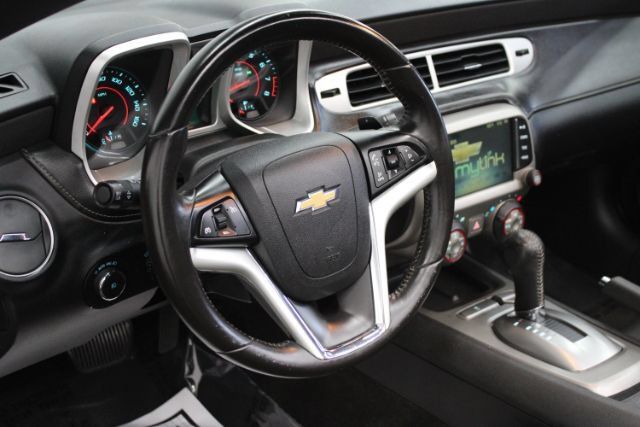 Used 2015 Chevrolet Camaro LT RWD image 17