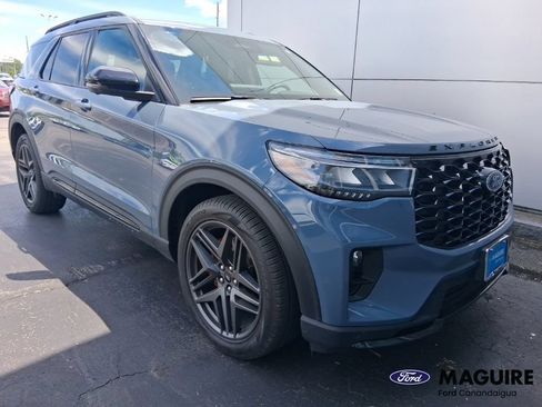 Used 2025 Ford Explorer ST AWD/4WD image 4