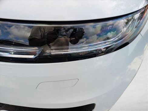 Used 2024 Land Rover Range Rover Sport SE AWD/4WD image 4