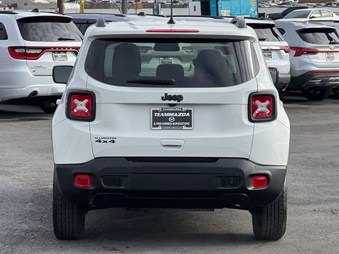 Used 2023 Jeep Renegade Latitude AWD/4WD image 5