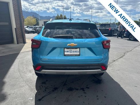 Used 2025 Chevrolet Trax LT w/ LT Convenience Package FWD image 6