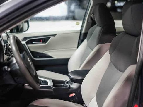 Certified 2019 Toyota RAV4 XLE image 20