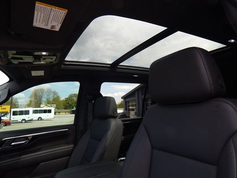 Used 2026 Chevrolet Suburban Z71 w/ Comfort Package AWD/4WD image 42
