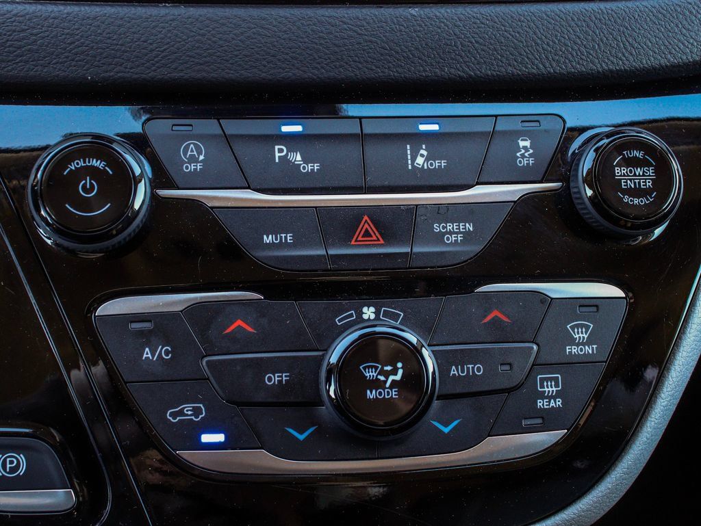 Used 2024 Chrysler Pacifica Touring-L FWD image 21