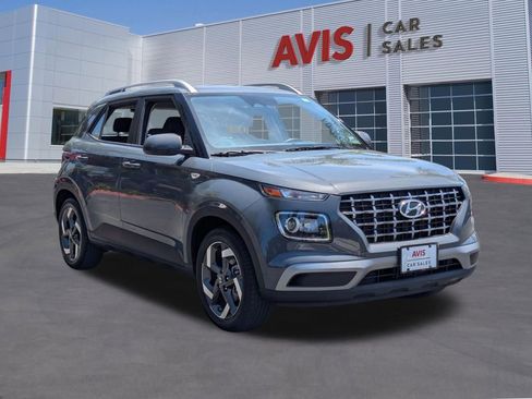 Used 2025 Hyundai Venue SEL FWD image 3