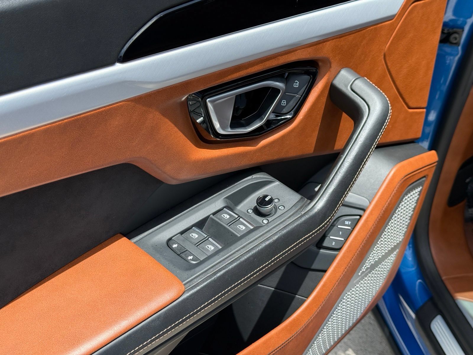 Used 2020 Lamborghini Urus AWD/4WD image 23