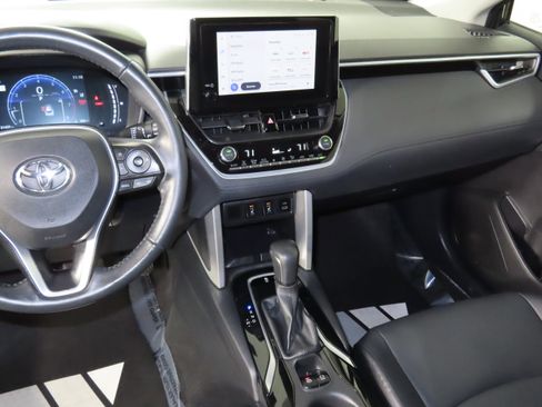 Used 2024 Toyota Corolla Cross XLE image 33