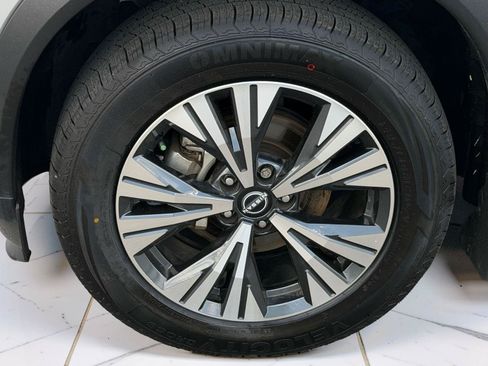 Used 2023 Nissan Rogue SV FWD image 6