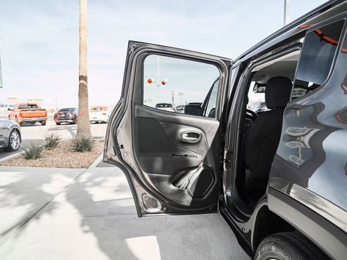 Used 2020 Jeep Renegade Latitude w/ UConnect 8.4 Nav Group AWD/4WD image 16