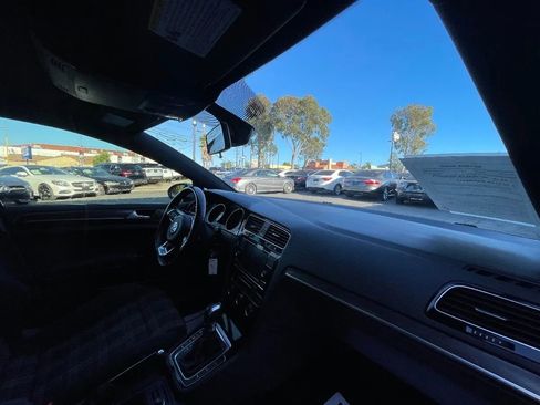 Used 2018 Volkswagen GTI SE FWD image 12