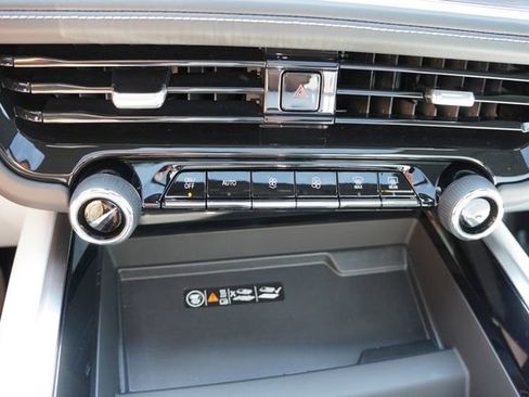 Used 2025 Chevrolet Tahoe Premier AWD/4WD image 37