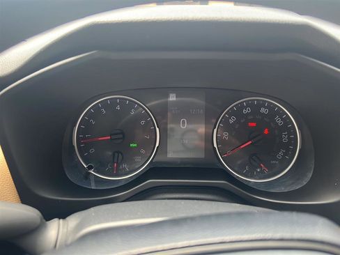 Used 2019 Toyota RAV4 XLE w/ Convenience Package FWD image 4