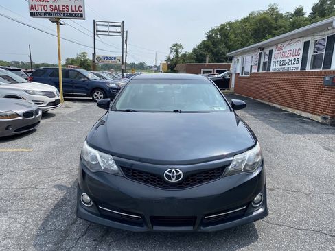 Used 2014 Toyota Camry SE FWD image 2