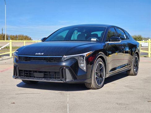 New 2025 Kia K4 GT-Line image 2