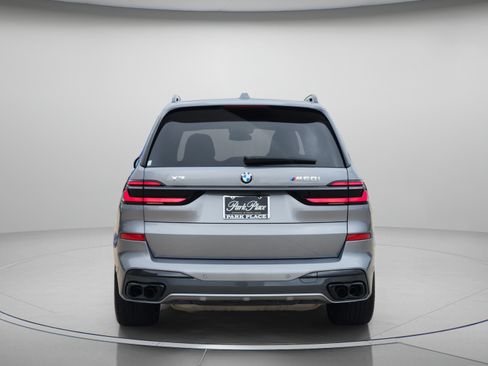 Used 2025 BMW X7 M60i AWD/4WD image 4