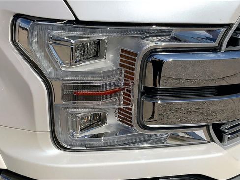 Used 2019 Ford F150 Lariat w/ Equipment Group 502A Luxury AWD/4WD image 28