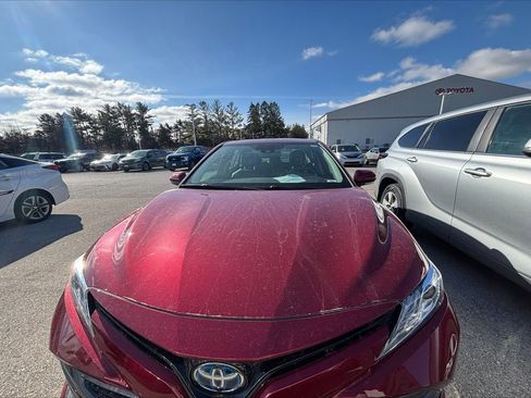 Used 2020 Toyota Camry XLE image 1