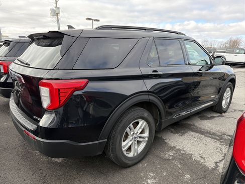 Used 2022 Ford Explorer XLT image 8