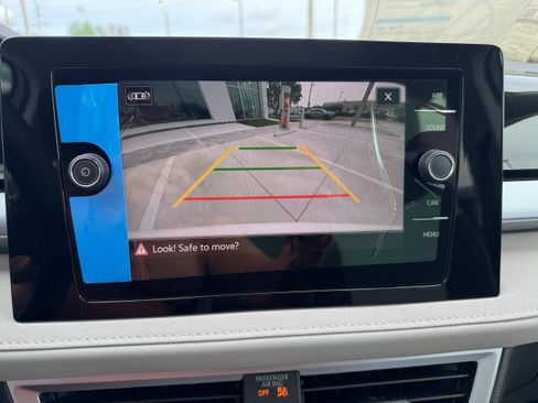 New 2025 Volkswagen Taos SE image 21