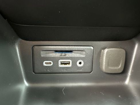 Used 2024 GMC Terrain SLT image 34