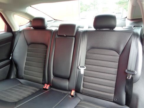 Used 2017 Ford Fusion SE w/ Equipment Group 201A FWD image 9
