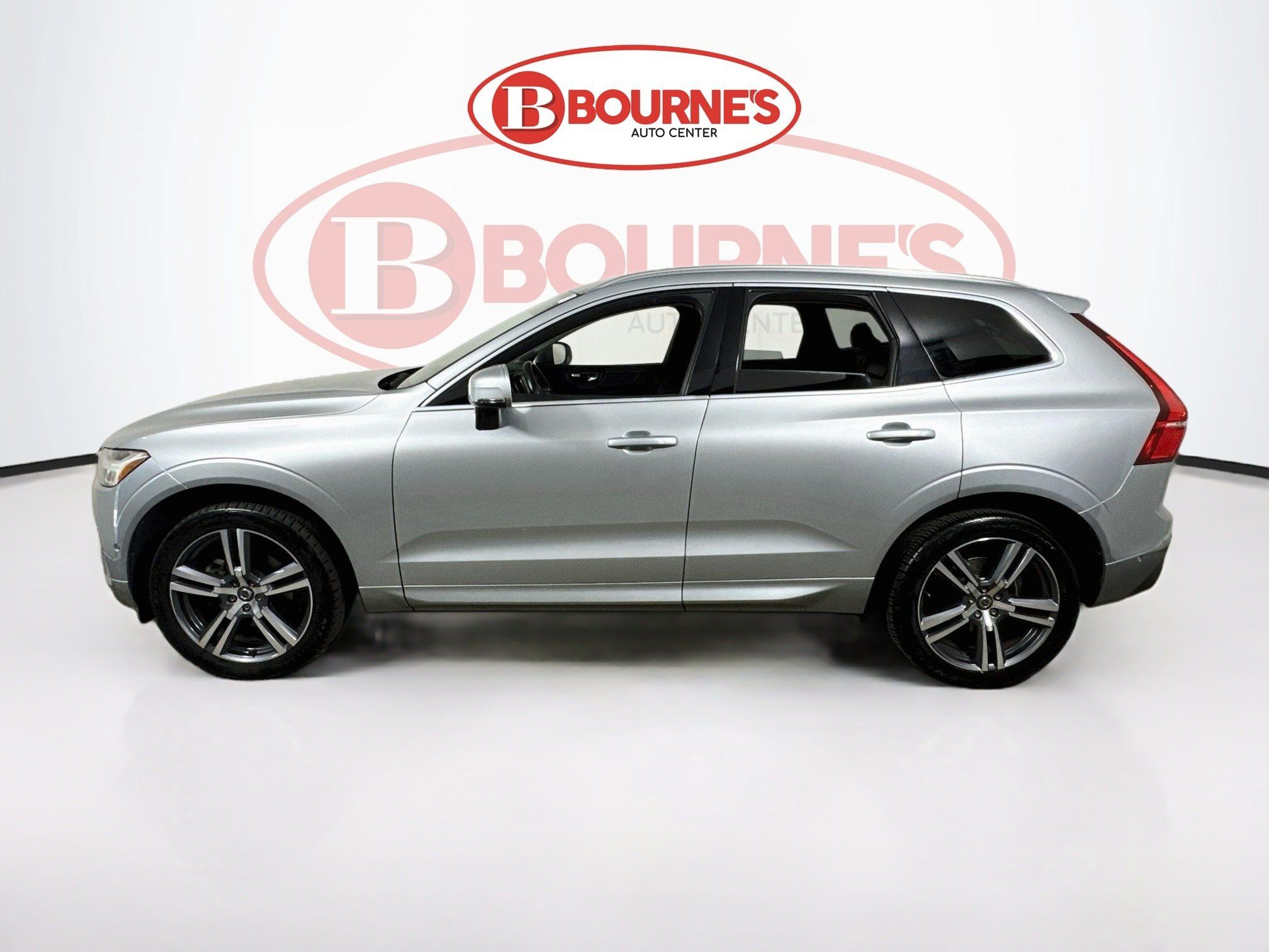 Used 2018 Volvo XC60 T5 Momentum w/ Vision Package AWD/4WD image 8