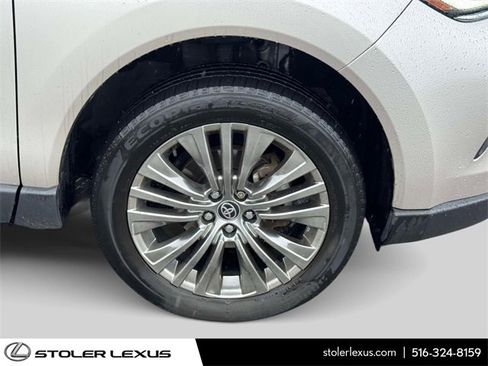 Used 2023 Toyota Venza Limited image 6