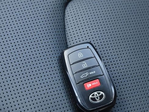 Used 2024 Toyota Highlander Platinum image 37