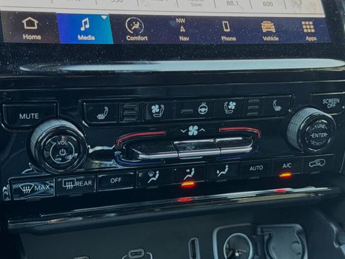 New 2023 Jeep Grand Cherokee Trailhawk w/ Advanced Protech Group II image 20