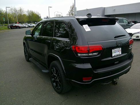 Used 2019 Jeep Grand Cherokee Altitude AWD/4WD image 3