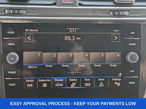 Used 2024 Volkswagen Tiguan SE image 38