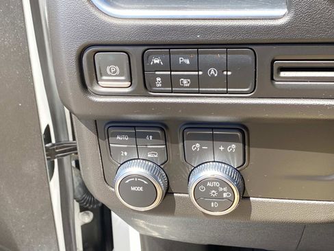 Used 2023 GMC Yukon SLT w/ SLT Premium Package AWD/4WD image 22