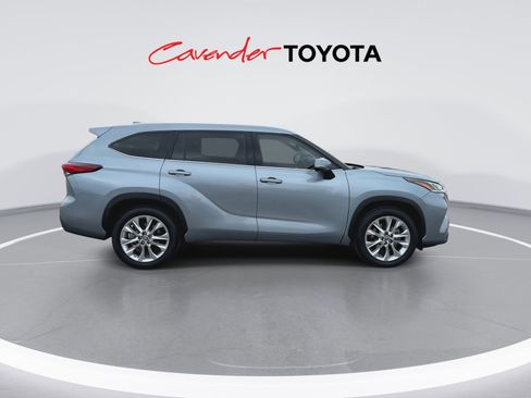 Used 2023 Toyota Highlander Limited image 9